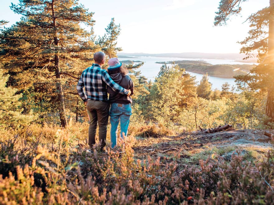 Par ser ut over Oslofjorden