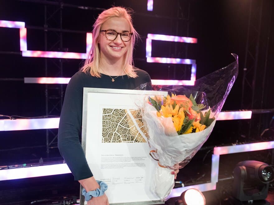 Med oppgaven «Kommunens adgang til å stille krav til håndtering av overvann» vant NMBU-student i eiendom og juss, Emily Coch Fjeldstad (bildet), Aspelin Ramm-prisen 2019.