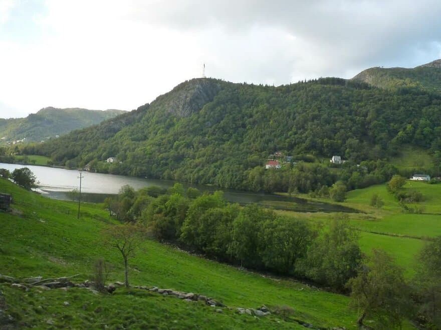 Det vakre Jordalsvatnet i Bergen er drikkevannskilde for nesten 50 000 innbyggere. Foto: Gunnhild Riise.
