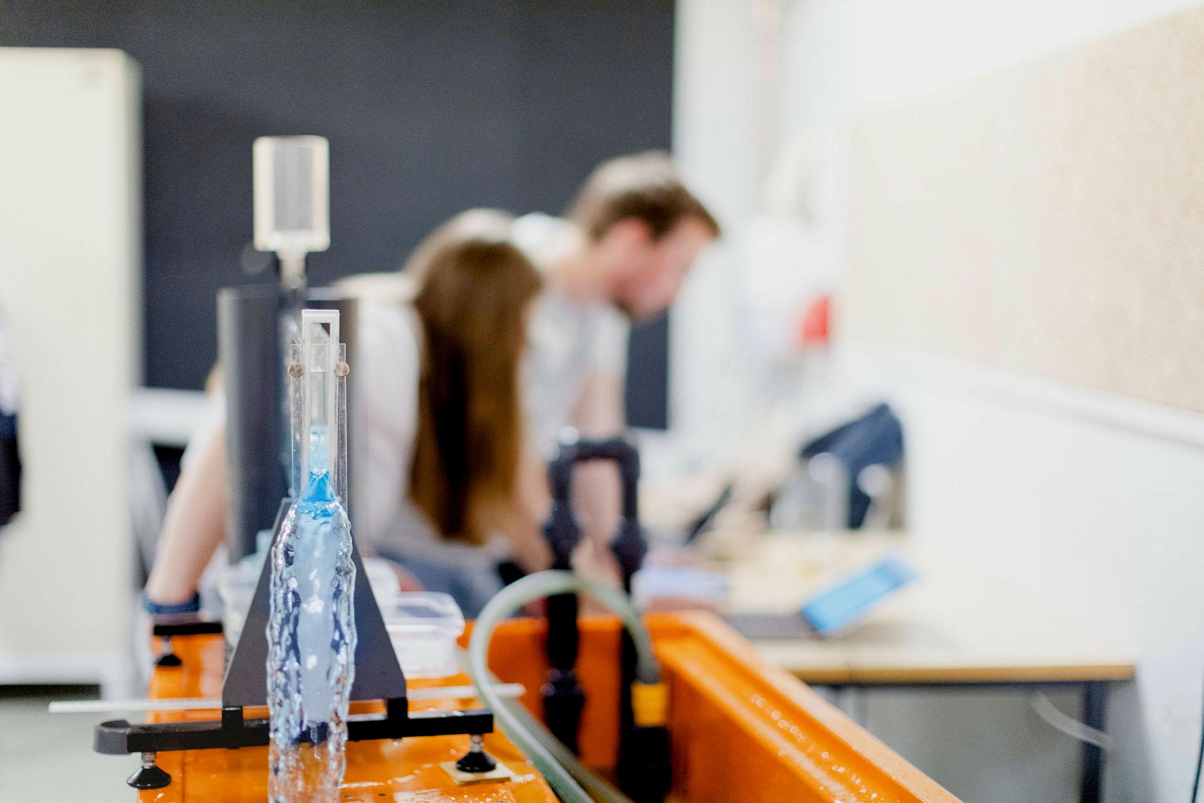 Diverse foto tatt med studenter på Fluidlaben hos Realtek.