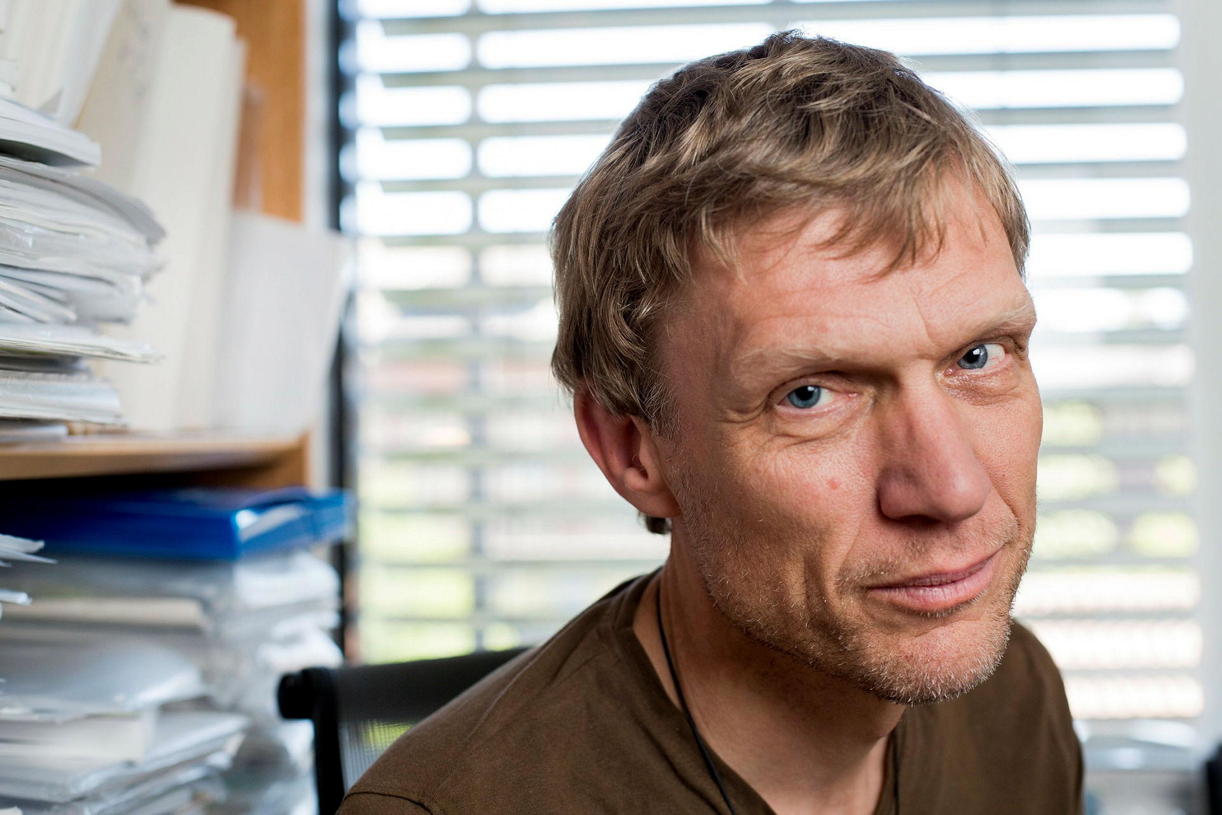 Bildet viser professor Vincent Eijsink leder for "PEP" gruppen ( Protein Engineering og Proteomics )